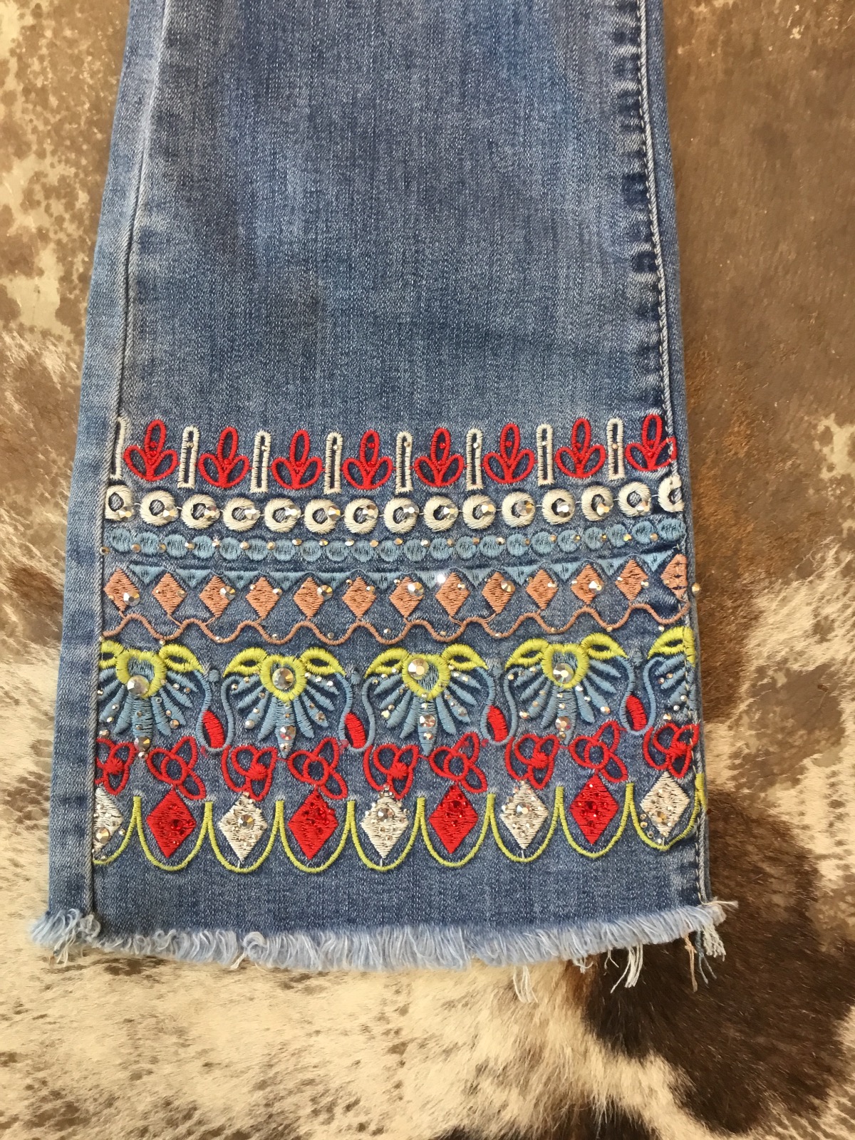 Jeans zampa con ricami (2) - Luli Abbigliamento